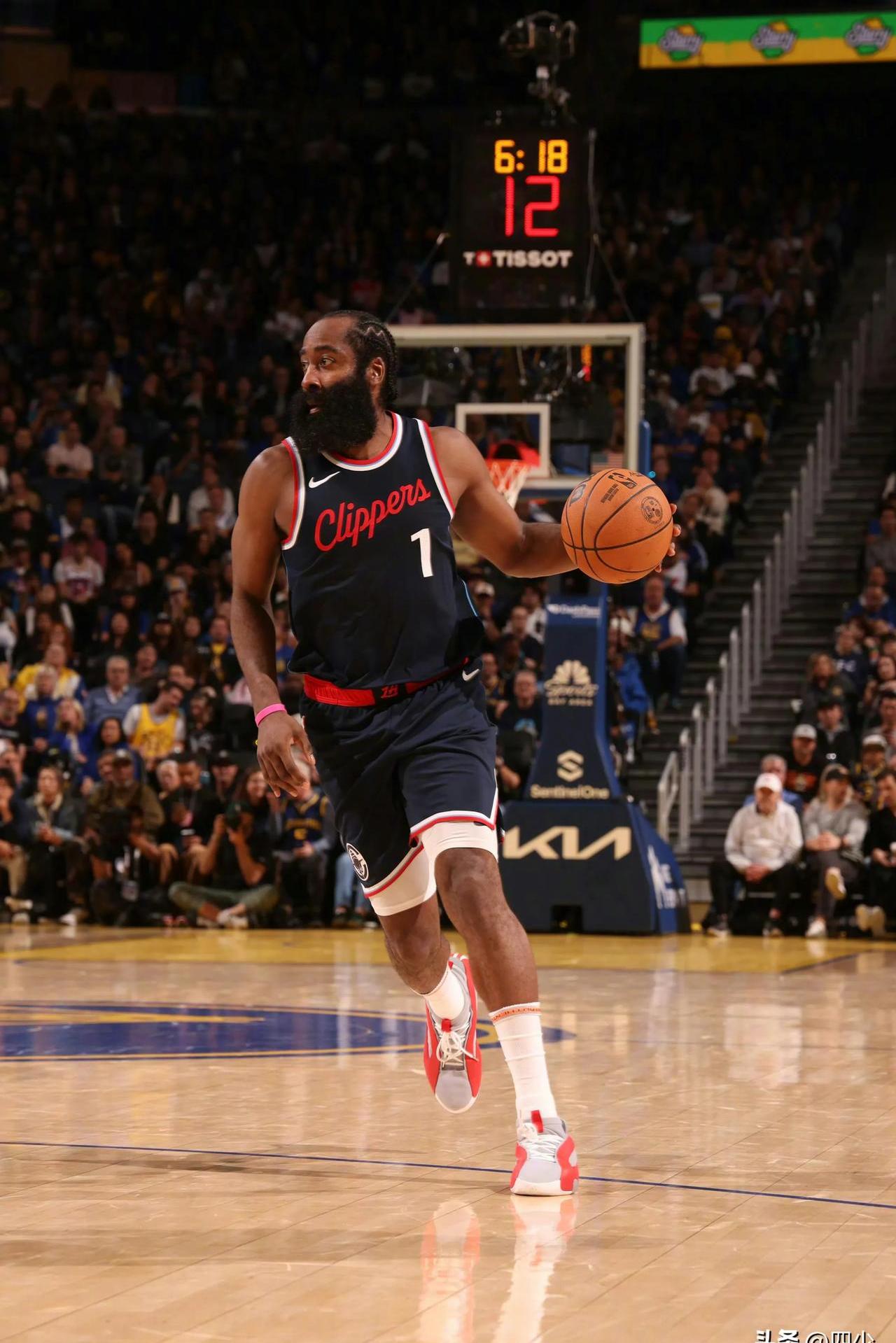 九游官方网站哈登官方宣布战术调整新规，加拿大队引发争议！(哈登官方宣布战术调整新规,加拿大队引发争议的原因)