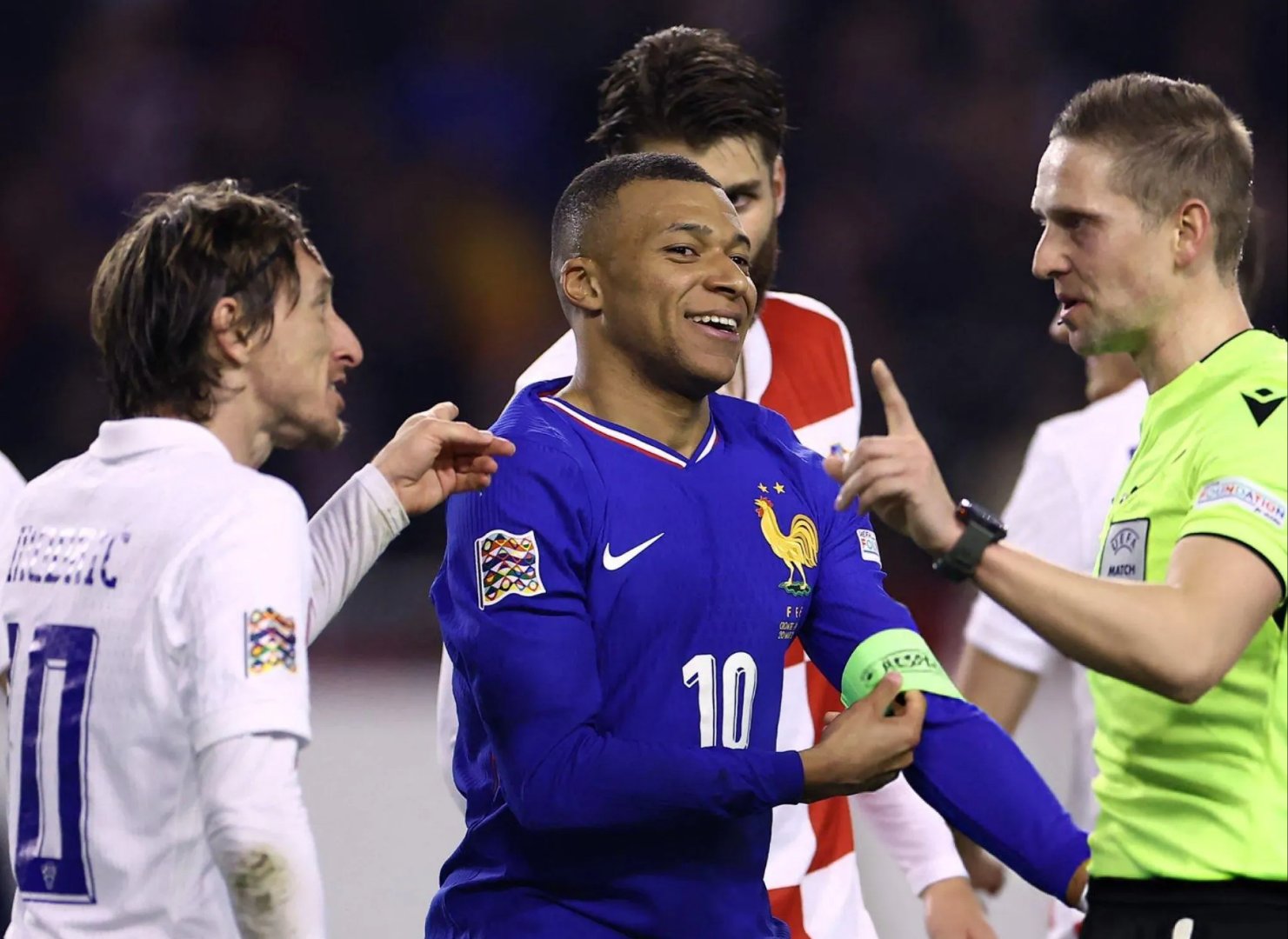 九游平台内马尔焦点对战，姆巴佩与70激战掘金分钟，持续失利胜负难料！引发球迷热议的简单介绍